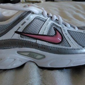 Women's Nike Compete 2 Gray Pink Sneakers Size 7 US